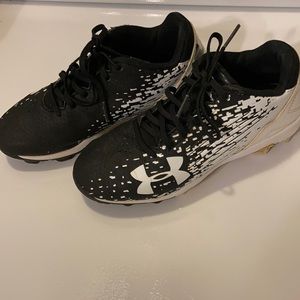 Under Armour youth baseball cleats